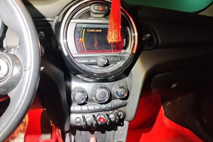 Used MINI 2018 1.5T ONE Five-Door Edition Audio And AC Panel