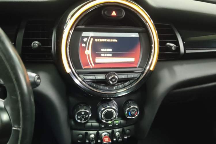 Used MINI 2018 1.5T ONE PLUS Five-Door Edition Audio And AC Panel