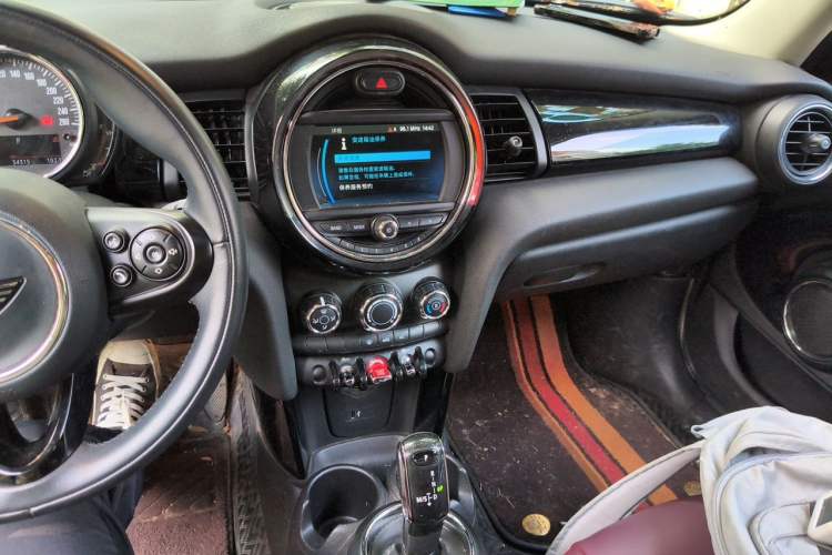 Used MINI 2018 1.5T ONE PLUS Five-Door Edition Audio And AC Panel