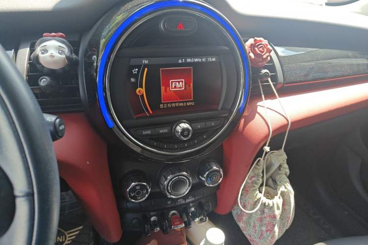 Used MINI 2018 1.5T ONE PLUS Five-Door Edition Audio And AC Panel