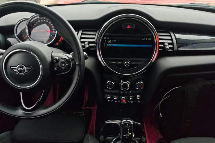 Used MINI 2018 1.5T COOPER Classic Edition Five-Door Version Audio And AC Panel