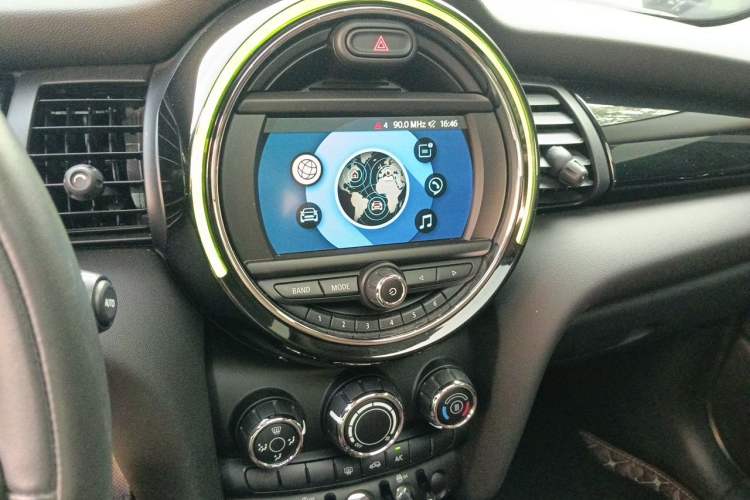 Used MINI 2018 1.5T ONE PLUS Five-Door Edition Audio And AC Panel