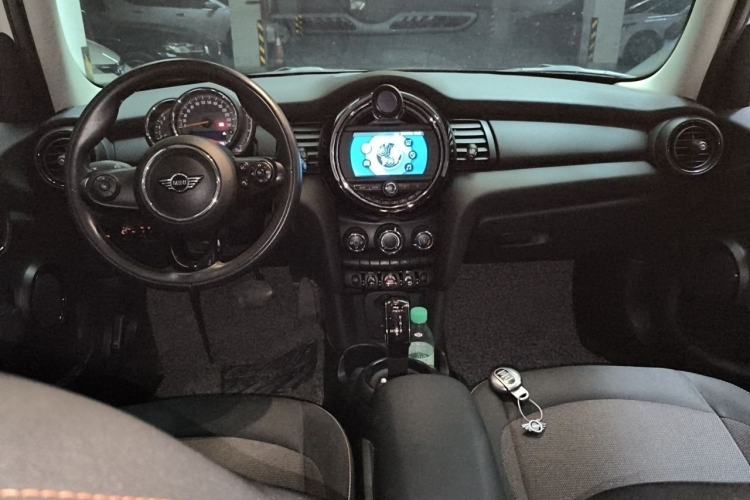 Used MINI 2018 1.5T ONE Five-Door Edition Center Console