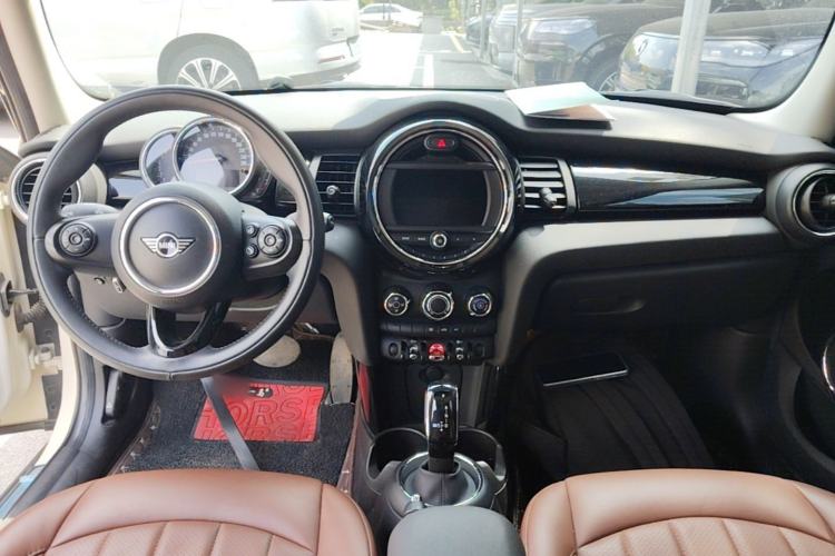 Used MINI 2018 1.5T ONE PLUS Five-Door Edition Center Console