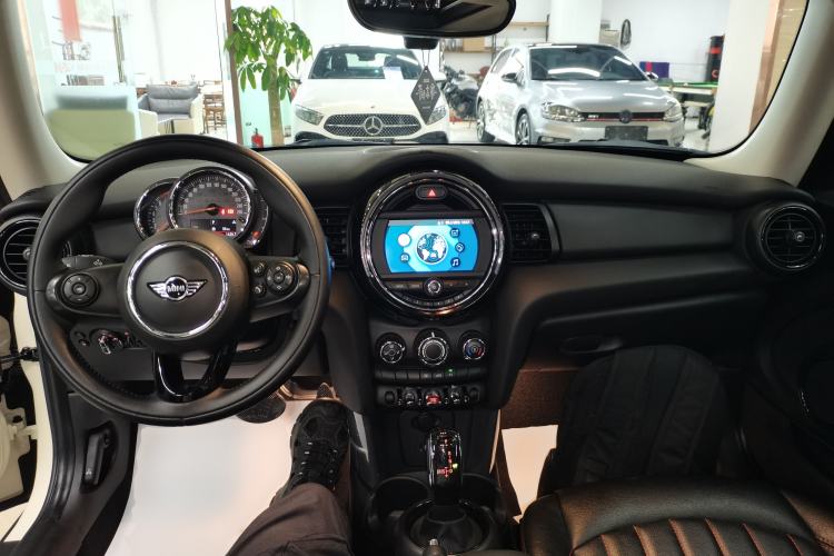 Used MINI 2018 1.5T ONE Center Console