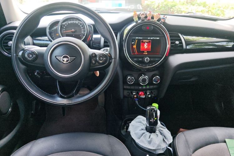 Used MINI 2018 1.5T ONE PLUS Five-Door Edition Center Console