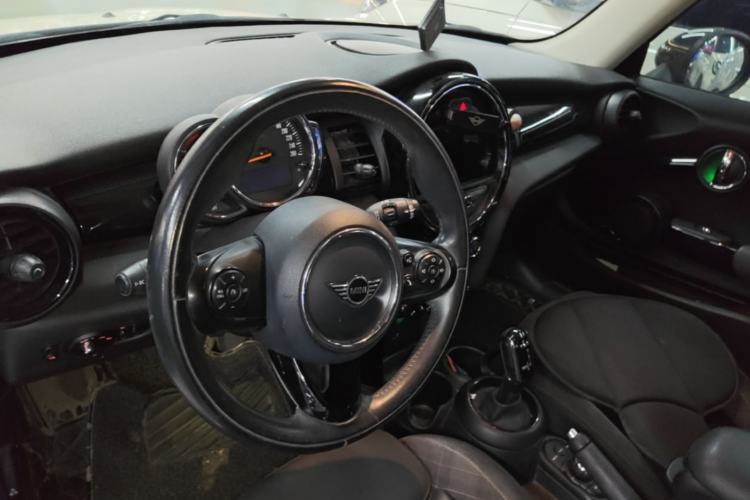 Used MINI 2018 1.5T COOPER Classic Edition Center Console