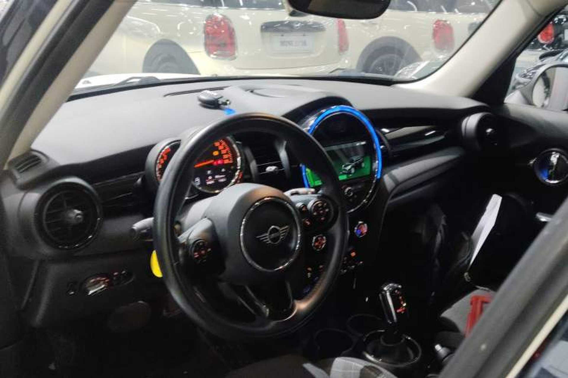 Used MINI 2018 1.5T COOPER Classic Edition Five-Door Version Center Console