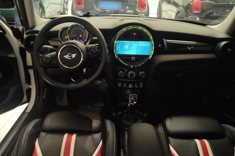 Used MINI 2018 1.5T COOPER Classic Edition Five-Door Version Center Console