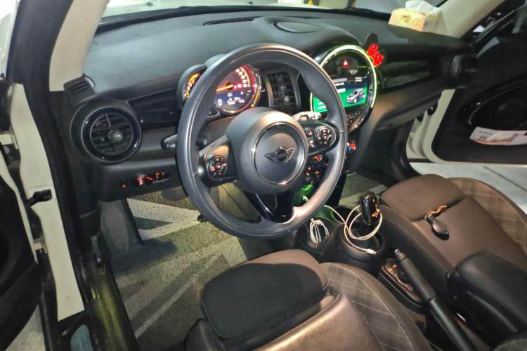 Used MINI 2018 1.5T COOPER Classic Edition Center Console