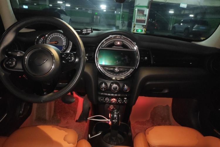 Used MINI 2018 1.5T COOPER Classic Edition Five-Door Version Center Console