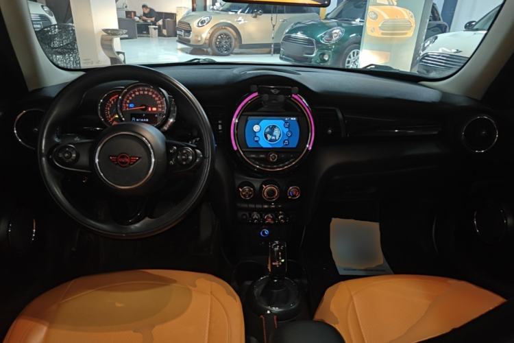 Used MINI 2018 1.5T ONE PLUS Five-Door Edition Center Console