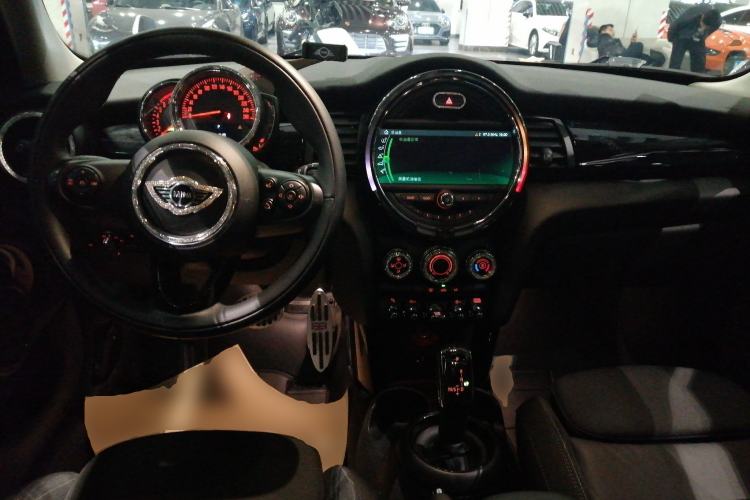 Used MINI 2018 1.5T COOPER Classic Edition Five-Door Version Center Console