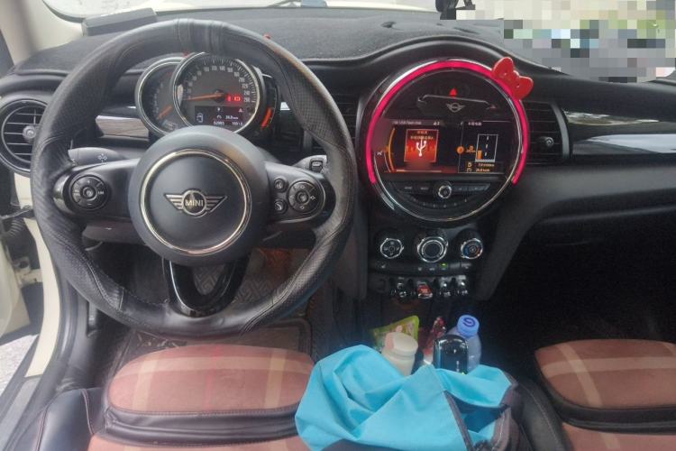 Used MINI 2018 1.5T COOPER Classic Edition Five-Door Version Center Console