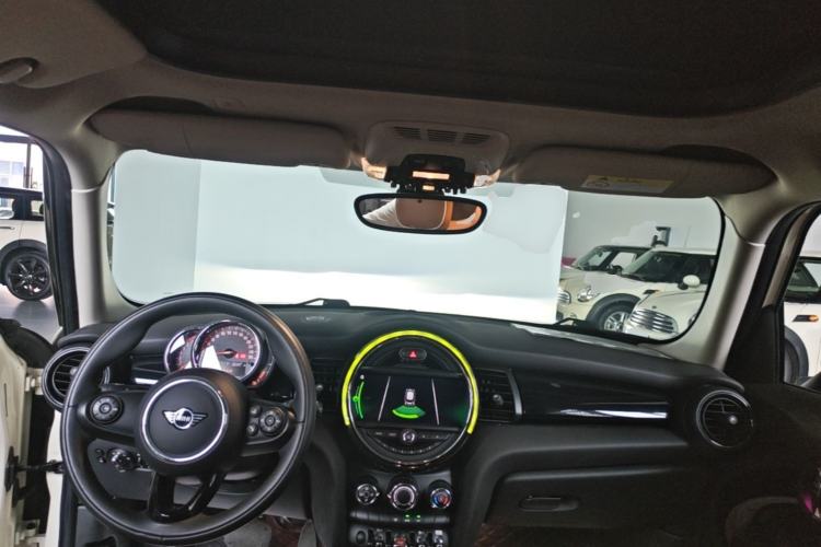 Used MINI 2018 1.5T COOPER Classic Edition Five-Door Version Center Console