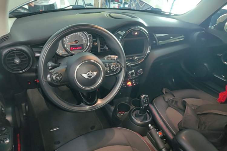 Used MINI 2018 1.5T ONE PLUS Center Console
