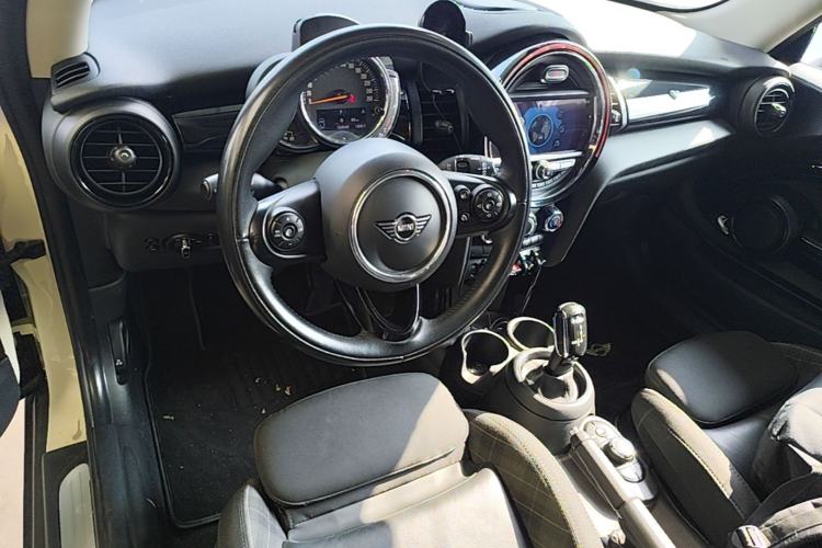 Used MINI 2018 1.5T COOPER Classic Edition Center Console