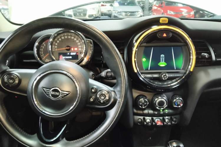 Used MINI 2018 1.5T ONE PLUS Five-Door Edition Center Console