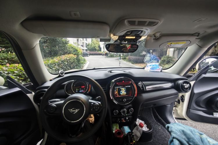 Used MINI 2018 1.5T ONE Center Console