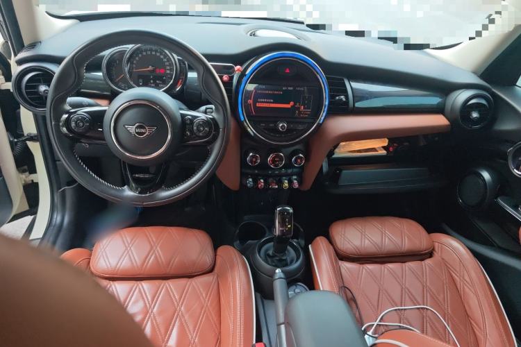 Used MINI 2018 1.5T COOPER Artist Five-Door Edition Center Console
