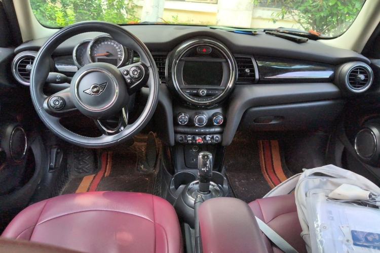 Used MINI 2018 1.5T ONE PLUS Five-Door Edition Center Console