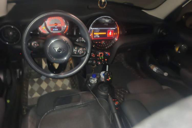 Used MINI 2018 1.5T COOPER Classic Edition Five-Door Version Center Console
