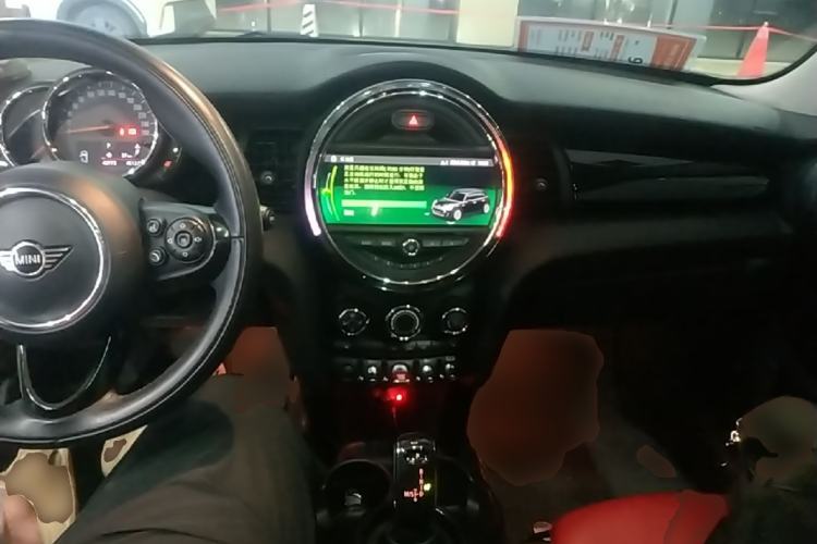 Used MINI 2018 1.5T COOPER Classic Edition Five-Door Version Center Console