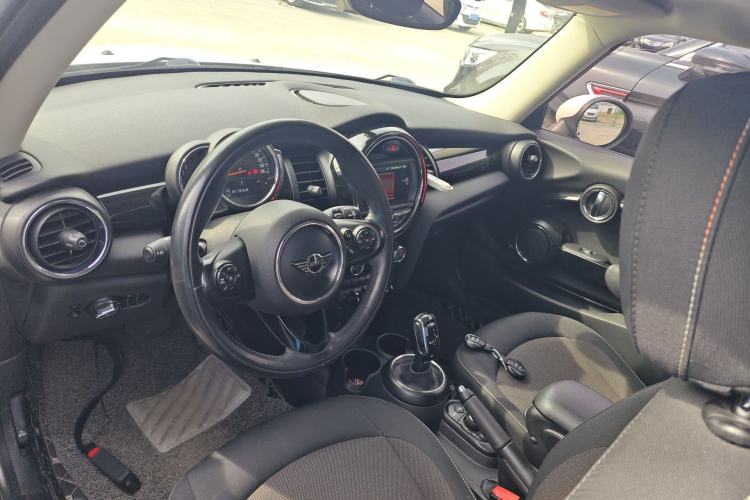 Used MINI 2018 1.5T ONE PLUS Center Console