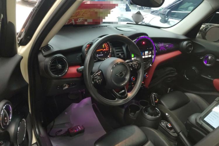 Used MINI 2018 1.5T COOPER Artist Five-Door Edition Center Console
