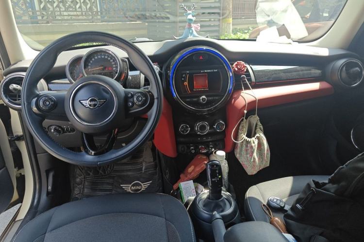 Used MINI 2018 1.5T ONE PLUS Five-Door Edition Center Console