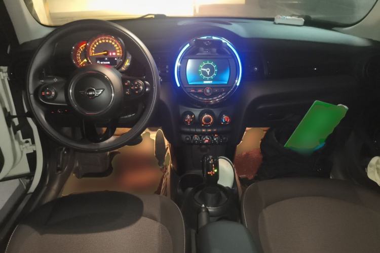 Used MINI 2018 1.5T ONE PLUS Five-Door Edition Center Console