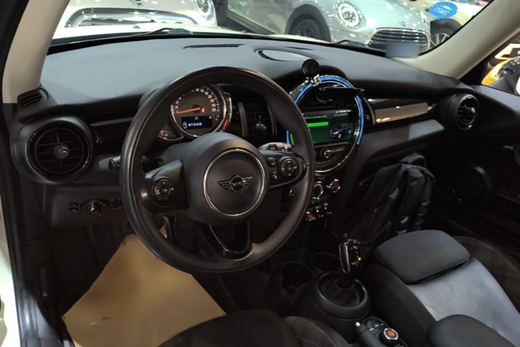Used MINI 2018 1.5T COOPER Classic Edition Center Console