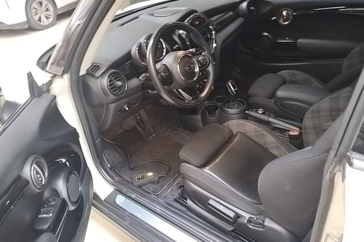 Used MINI 2018 1.5T COOPER Classic Edition Driver Seat