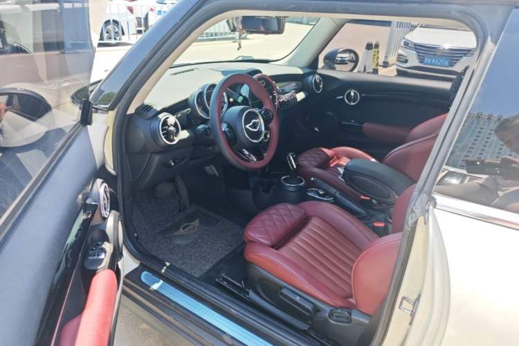 Used MINI 2018 1.5T COOPER Classic Edition Driver Seat