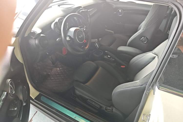 Used MINI 2018 2.0T COOPER S Classic Edition Driver Seat