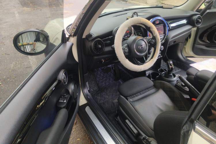 Used MINI 2018 1.5T COOPER Classic Edition Driver Seat