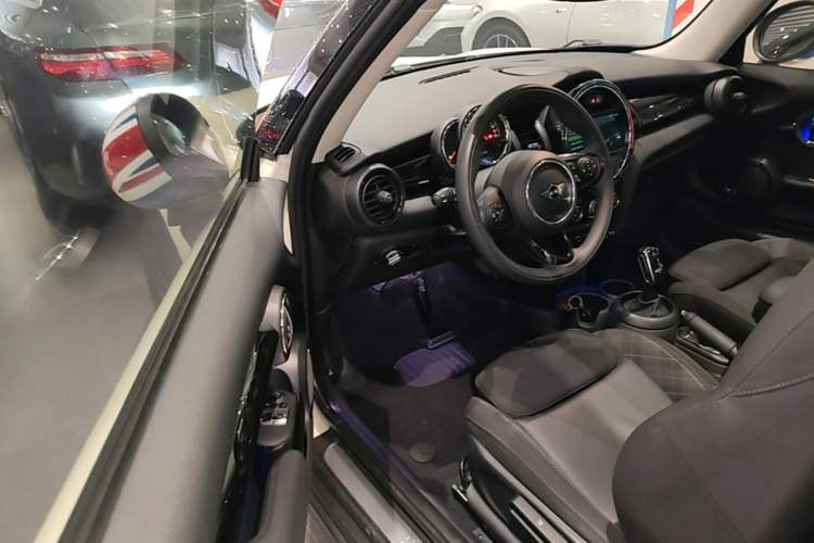 Used MINI 2018 1.5T COOPER Classic Edition Driver Seat