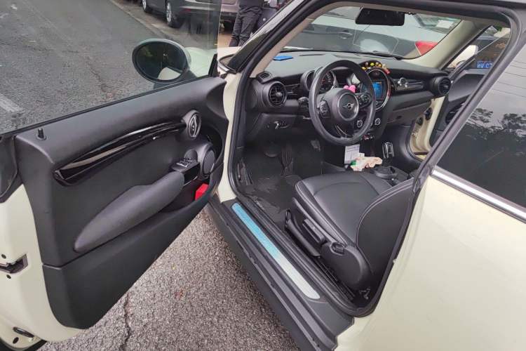 Used MINI 2018 1.5T ONE PLUS Driver Seat