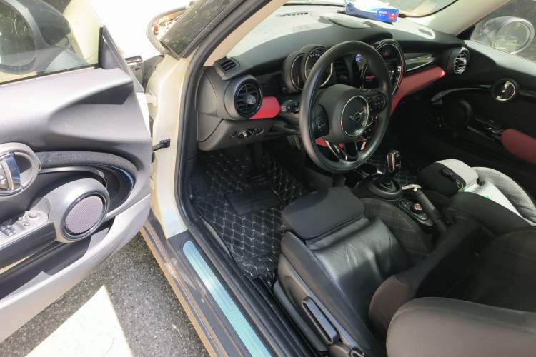 Used MINI 2018 1.5T COOPER Classic Edition Driver Seat
