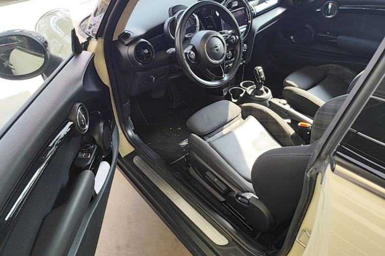 Used MINI 2018 1.5T COOPER Classic Edition Driver Seat