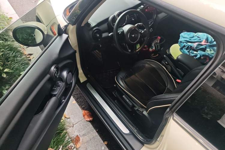 Used MINI 2018 1.5T ONE Driver Seat