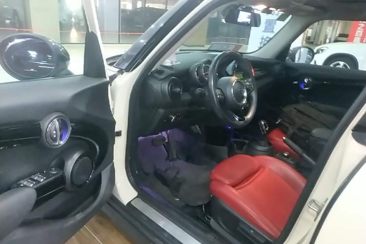 Used MINI 2018 1.5T COOPER Classic Edition Five-Door Version Driver Seat