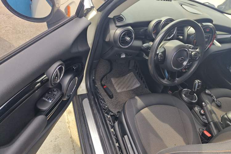 Used MINI 2018 1.5T ONE PLUS Driver Seat