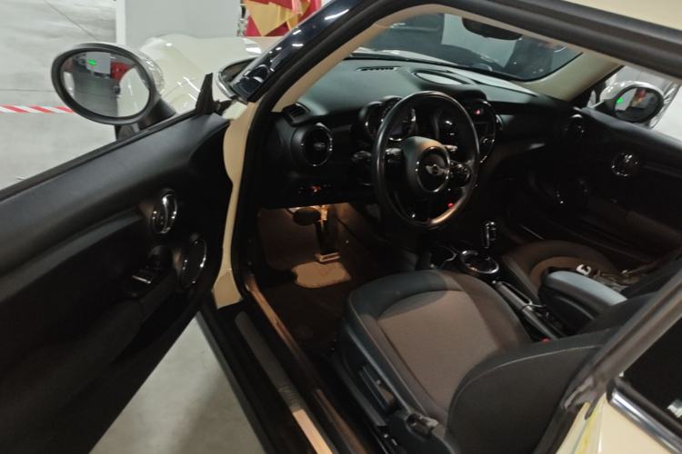 Used MINI 2018 1.5T ONE PLUS Driver Seat