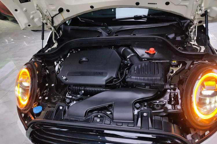 Used MINI 2018 1.5T COOPER Racing Driver Engine Bay