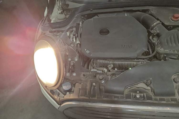 Used MINI 2018 1.5T ONE Five-Door Edition Engine Bay Right
