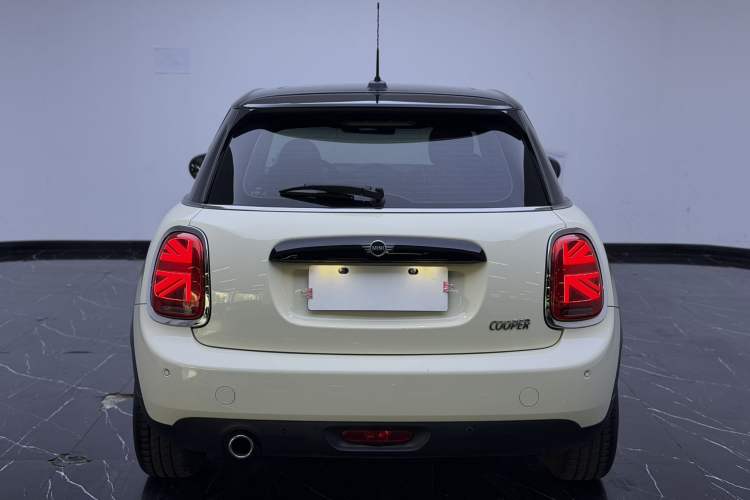 Used MINI 2018 1.5T COOPER Classic Edition Five-Door Version Exterior 4