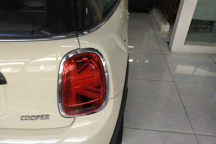 Used MINI 2018 1.5T COOPER Artist Exterior 6