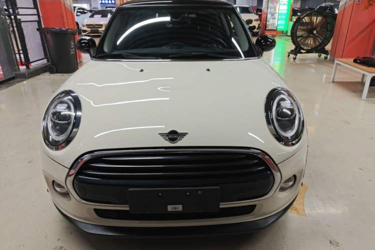 Used MINI 2018 1.5T COOPER Classic Edition Front