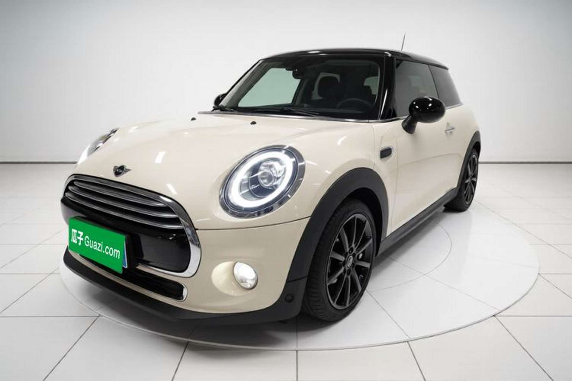 Used MINI 2018 1.5T COOPER Artist Front Left 45 Deg